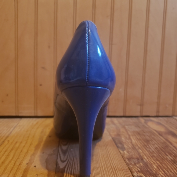 Bandolino Blue Patent Round-Toe Pumps - Picture 5 of 5